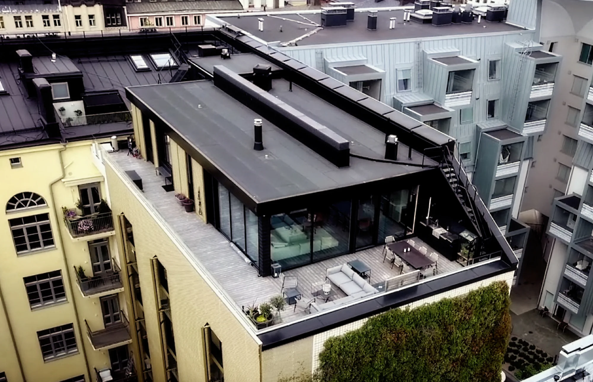 3-bedroom penthouse — 299 m²